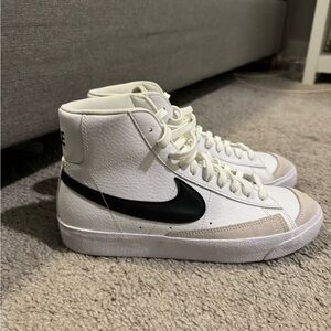 Nike Blazer Mid 77’ Women’s